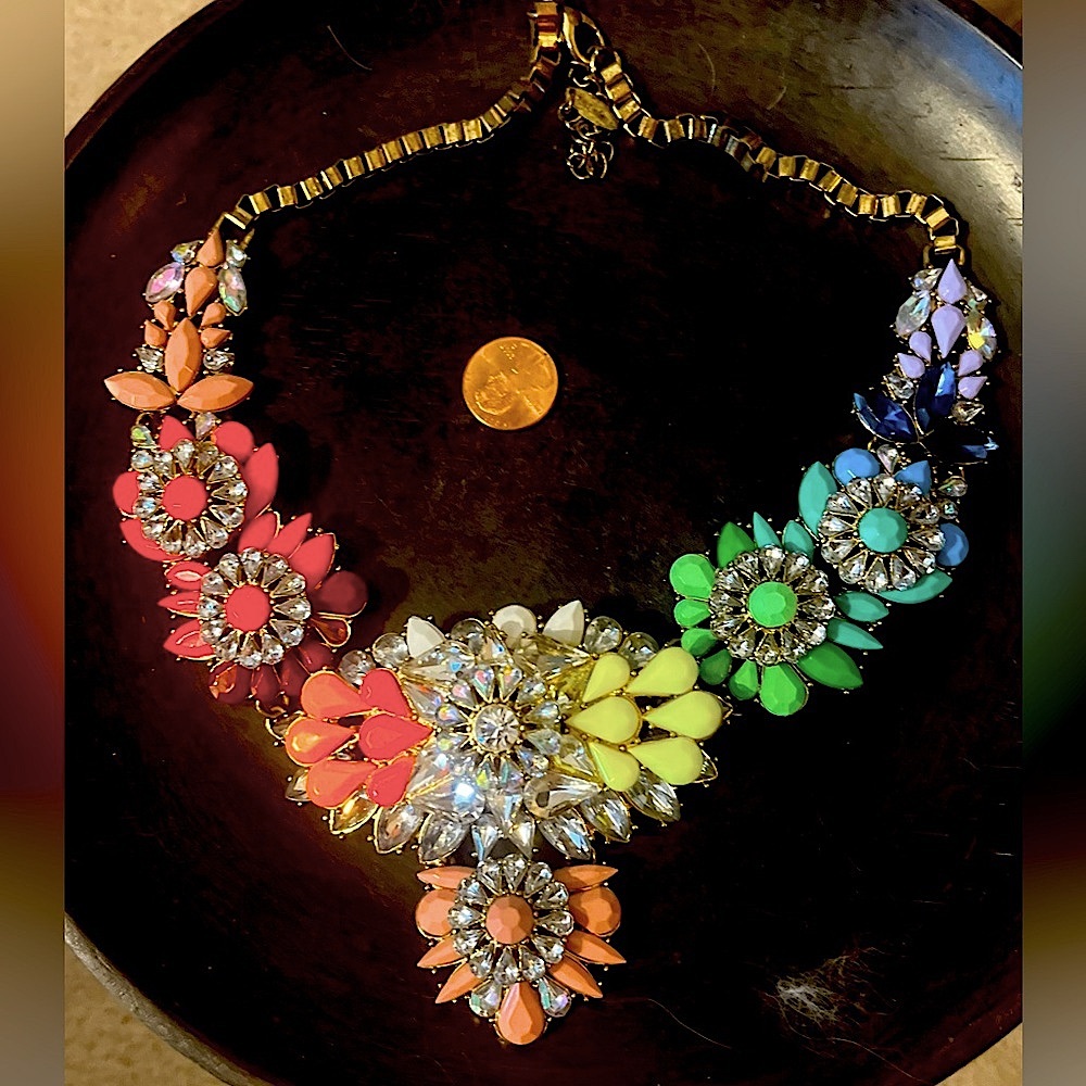 Stella & Dot Vintage Statement necklace, VERY shiny crystals! Like new!